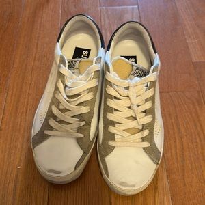 Golden Goose Superstar women’s sneakers 37